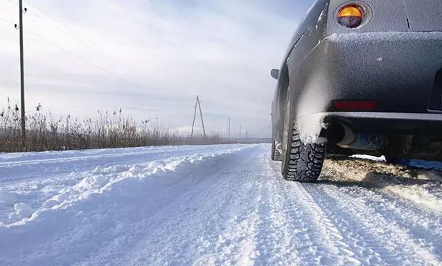 冰雪路面的安全驾驶技巧