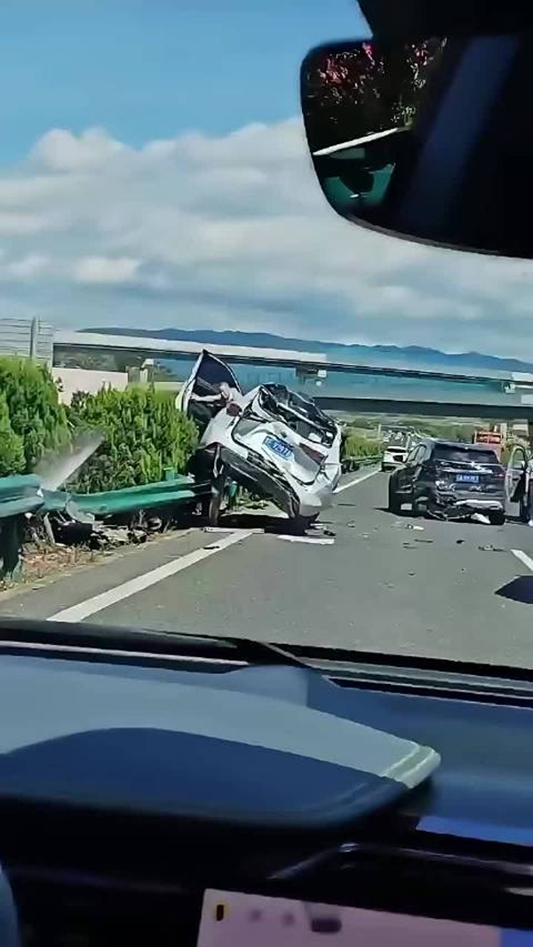 高速路出事故，把握关键步骤，守护生命安全